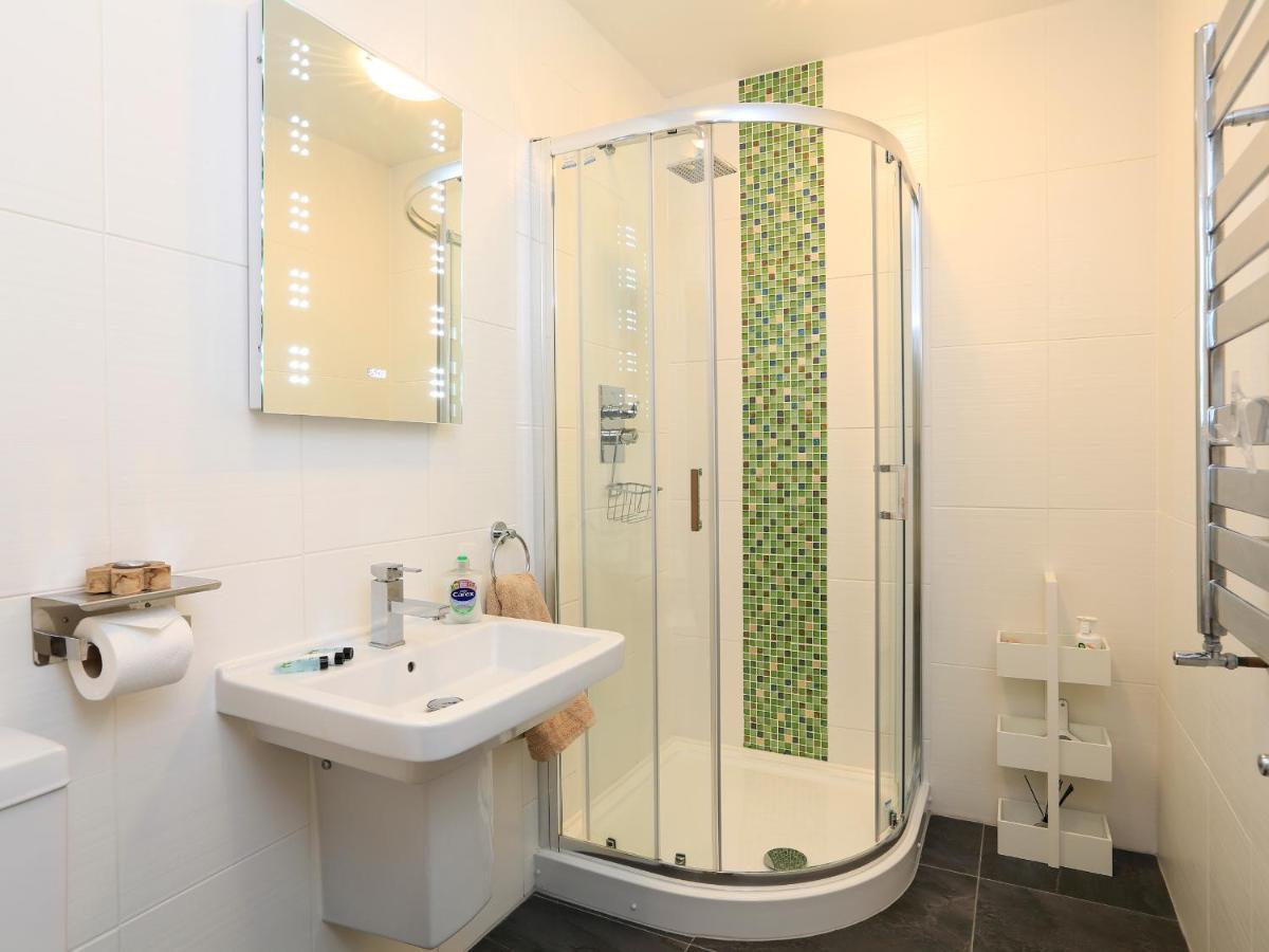 1 At The Beach Beesands Exterior photo